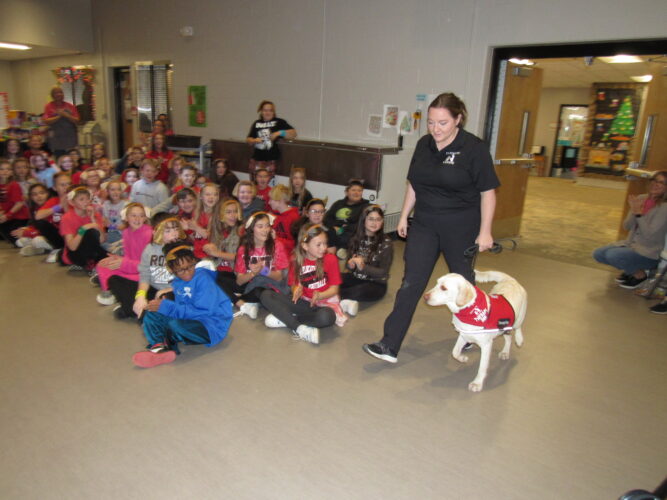 Washington Lands Elementary Welcomes New Therapy Dog